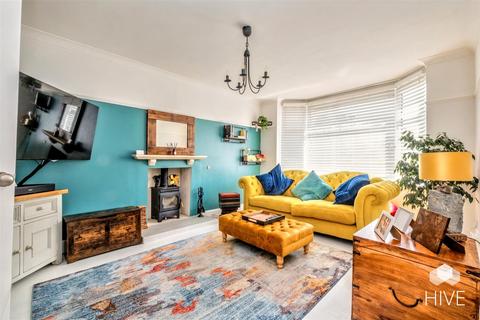 15 Douglas Road, Bournemouth, BH6 3ER
