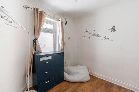 2 bedroom maisonette for sale, Graham Road, Wealdstone, London, HA3