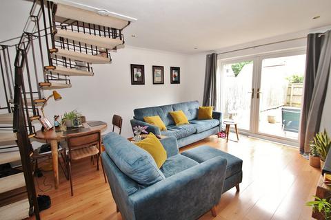 90 Barrington Close, Witney, OX28 5FL
