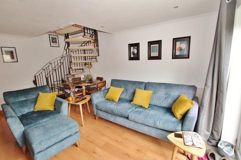 90 Barrington Close, Witney, OX28 5FL