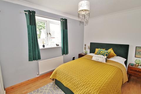 90 Barrington Close, Witney, OX28 5FL