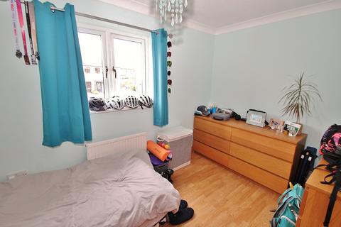 90 Barrington Close, Witney, OX28 5FL