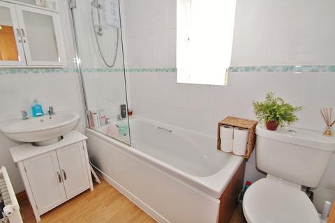 90 Barrington Close, Witney, OX28 5FL