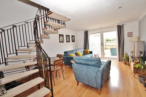 90 Barrington Close, Witney, OX28 5FL