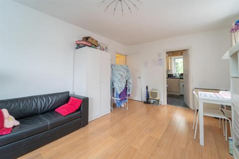 1 bedroom flat for sale, Lees Hall Court, Fallowfield