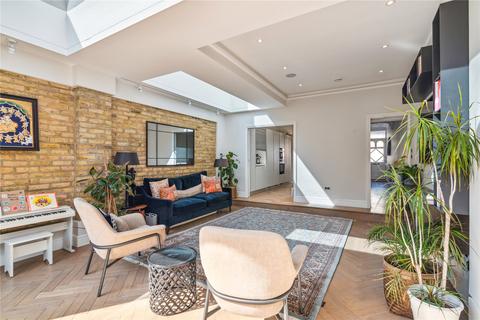 35 Muncaster Road, London, SW11 6NX