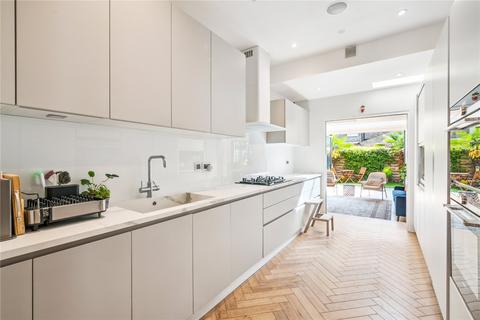 35 Muncaster Road, London, SW11 6NX