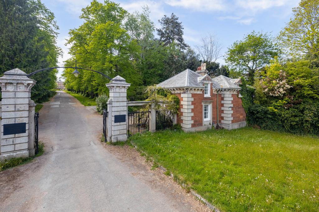 A03 - Devington Park, Exminster, North Lodge - 250