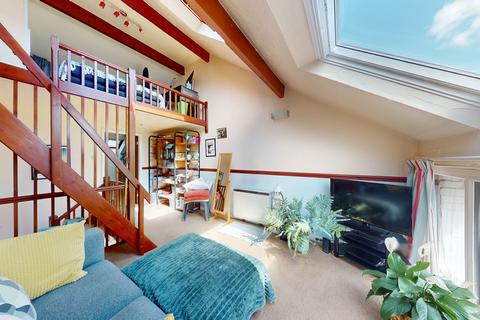 8 Fairview Close, Cheltenham, GL52 2LB
