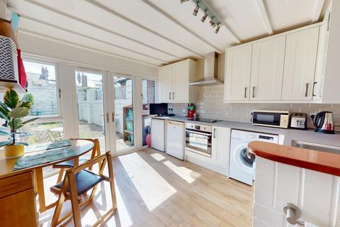 8 Fairview Close, Cheltenham, GL52 2LB