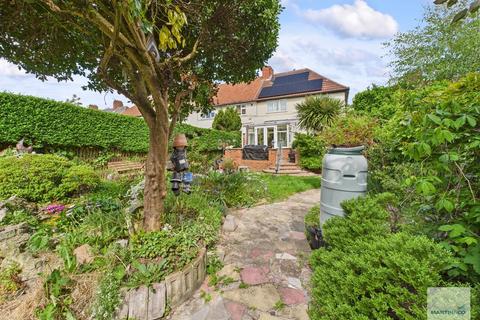 3 bedroom end of terrace house for sale, Farfield Avenue, Beeston