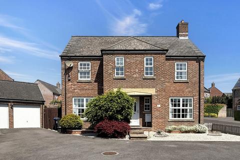 4 bedroom detached house for sale, Lacock Gardens, Hilperton