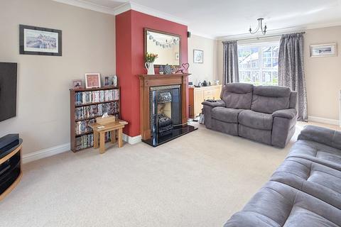 4 bedroom detached house for sale, Lacock Gardens, Hilperton