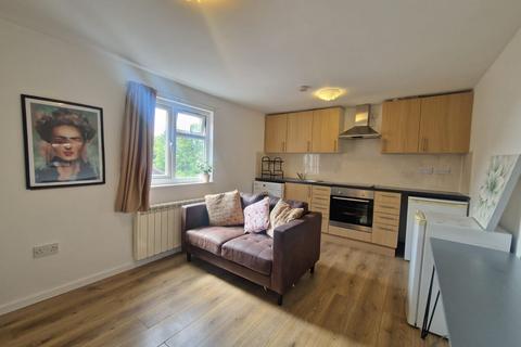 2 bedroom flat to rent, Conway Road, Whitton TW4