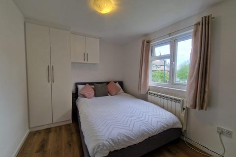 2 bedroom flat to rent, Conway Road, Whitton TW4
