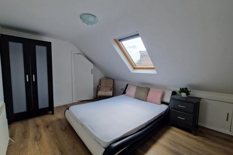 2 bedroom flat to rent, Conway Road, Whitton TW4