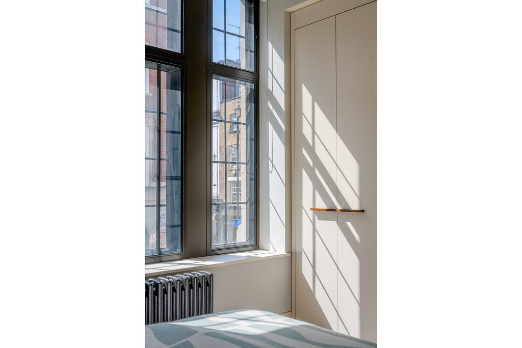 Paramount House 07b
