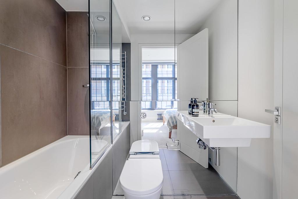 Paramount House 05