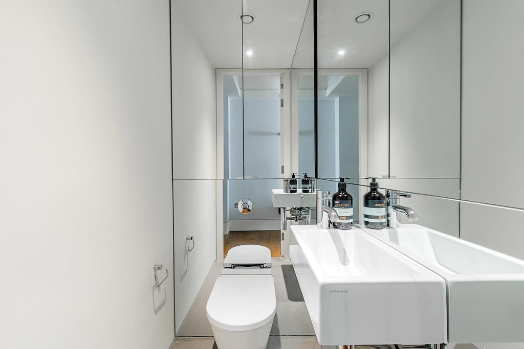 Paramount House 03