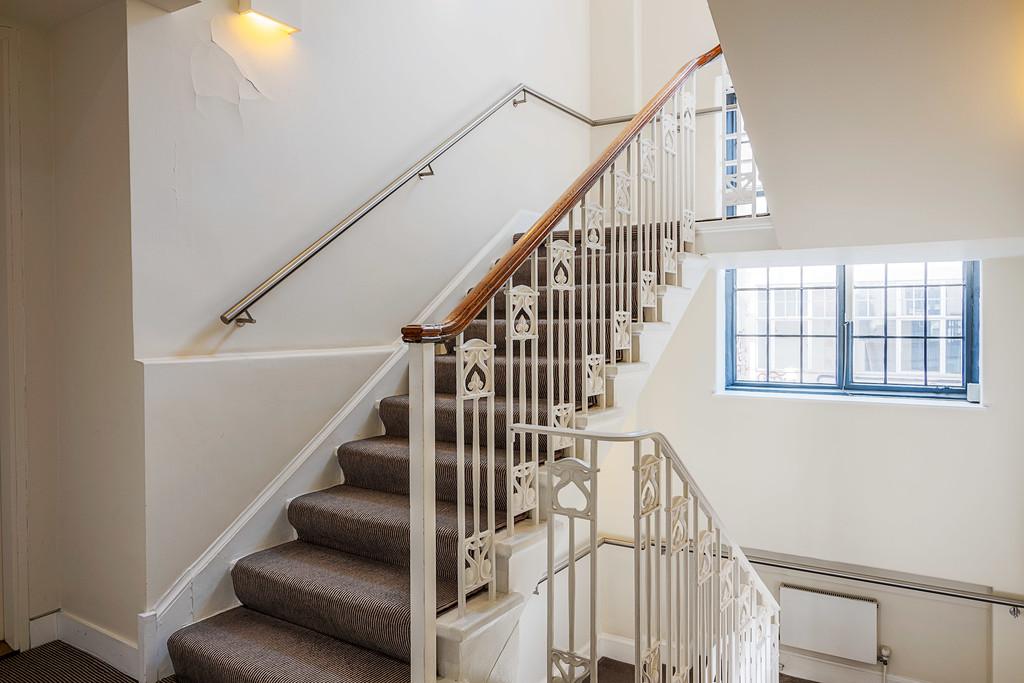 Paramount House 28