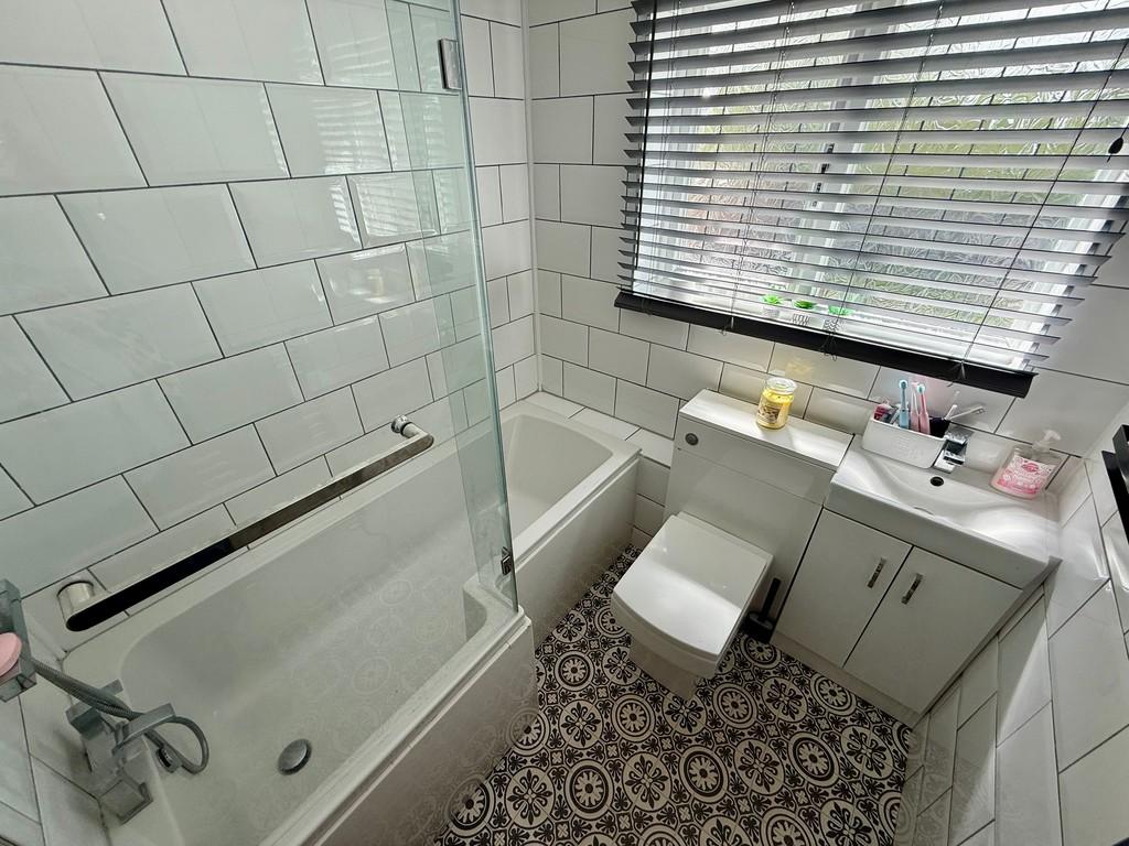 8 breckbank bathroom