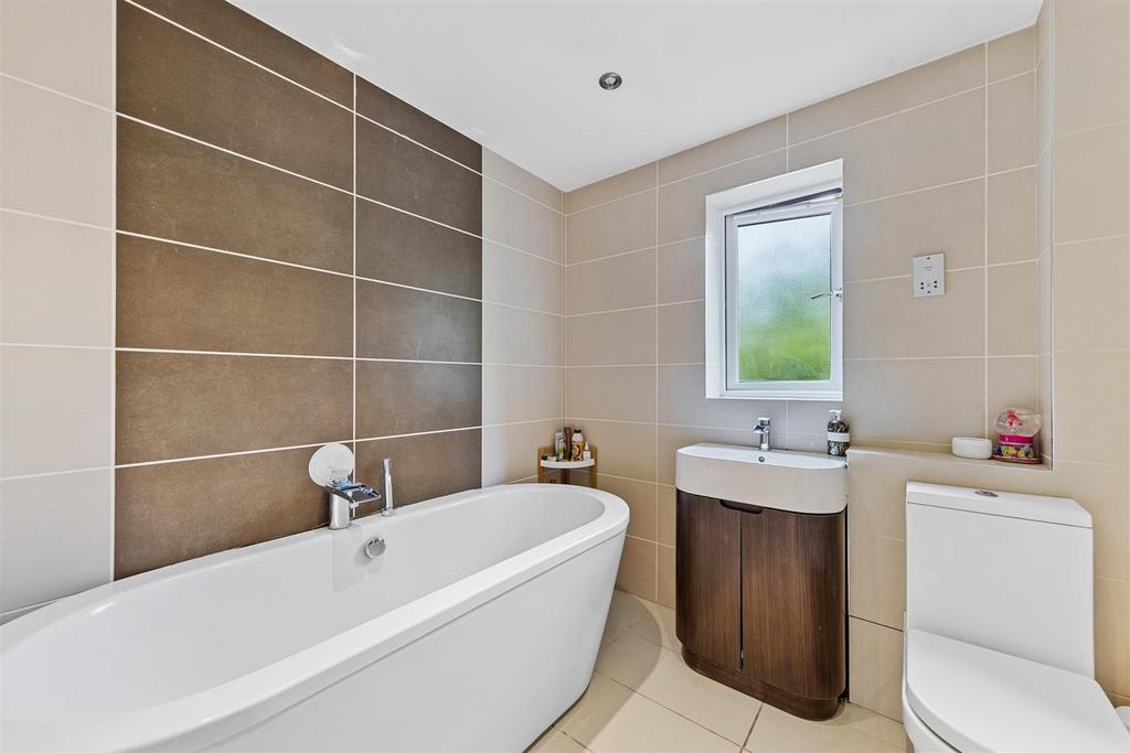 75 Linceslade Gr Web40.jpg