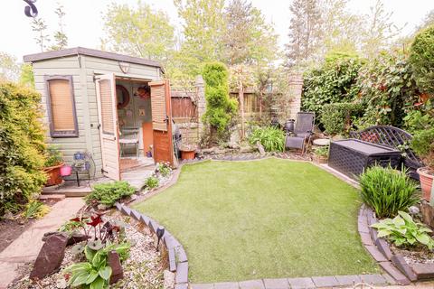 4 bedroom semi-detached house for sale, Valemount, Glossop SK13