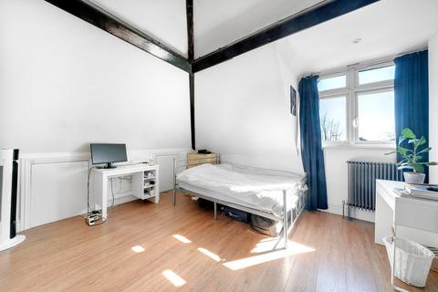 2 bedroom apartment for sale, Whipps Cross Road, London E11