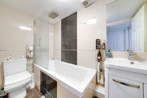 2 bedroom apartment for sale, Whipps Cross Road, London E11
