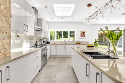 3 bedroom detached house for sale, Dome Hill, Caterham CR3