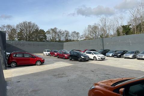 Distribution warehouse to rent, Heathy Park , Odiham Road