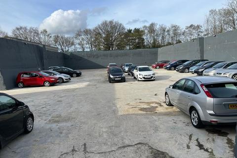 Distribution warehouse to rent, Heathy Park , Odiham Road