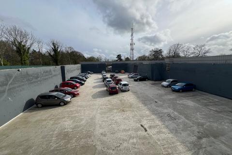 Distribution warehouse to rent, Heathy Park , Odiham Road