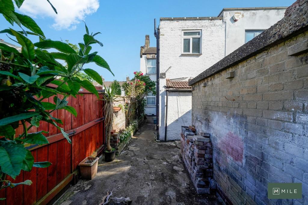 81 Purves Road - j Yfl YPBXdj Wp7 D62 N8z L