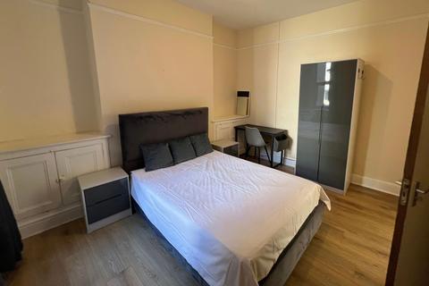 4 bedroom flat to rent, Calvert Terrace, Swansea, SA1