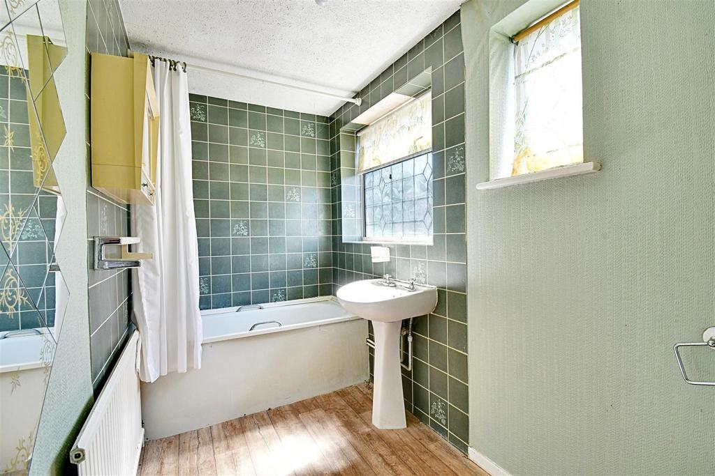 Bathroom 1.jpg