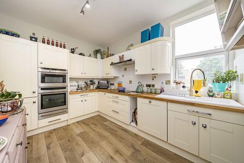 52a Broad Street, Teddington, TW11 8QY
