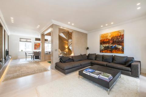 5 bedroom terraced house to rent, Whitcome Mews, Richmond, Surrey