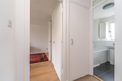2 bedroom flat for sale, 18/6 Drum Terrace, Edinburgh, EH7