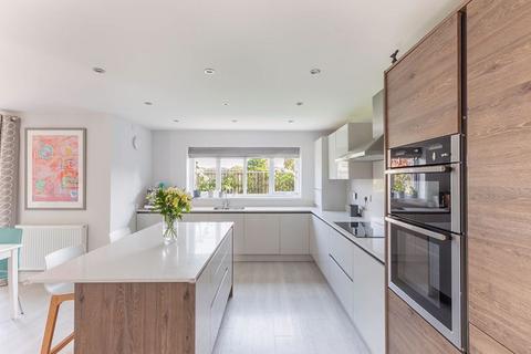 2 Thomas Close, Wylam, NE41 8BN