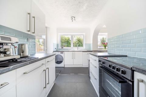 65 Hilley Field Lane, Fetcham, Leatherhead, KT22 9UP