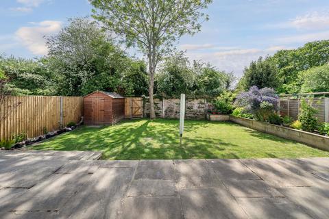 65 Hilley Field Lane, Fetcham, Leatherhead, KT22 9UP