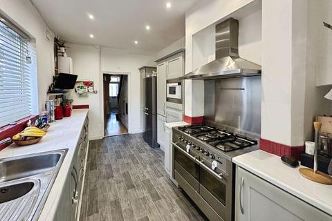 170 Bloxwich Road, Walsall, WS2 7BQ