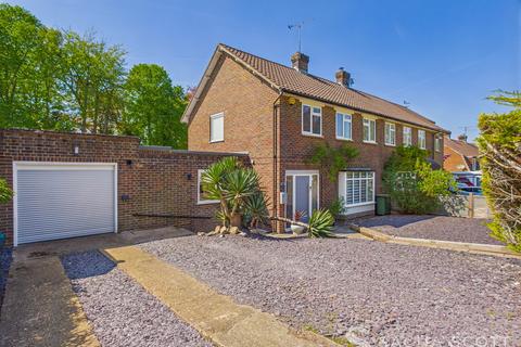 16 Yarm Court Road, Leatherhead, KT22 8PA