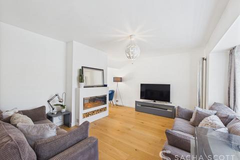 16 Yarm Court Road, Leatherhead, KT22 8PA