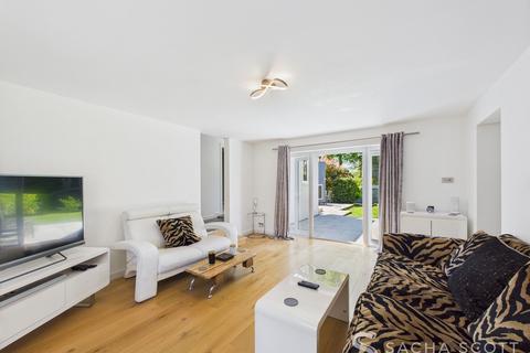 16 Yarm Court Road, Leatherhead, KT22 8PA
