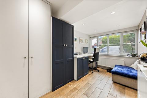 24 Edyvean Close, Rugby, CV22 6LD