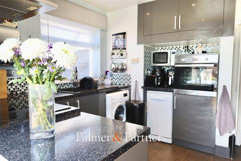 2 bedroom bungalow for sale, Chelmsford Road, Holland-on-Sea, Clacton-on-Sea, Essex, CO15