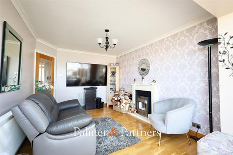 2 bedroom bungalow for sale, Chelmsford Road, Holland-on-Sea, Clacton-on-Sea, Essex, CO15