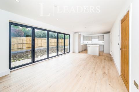 4 bedroom detached house to rent, Maypole Road, Ashurst Wood